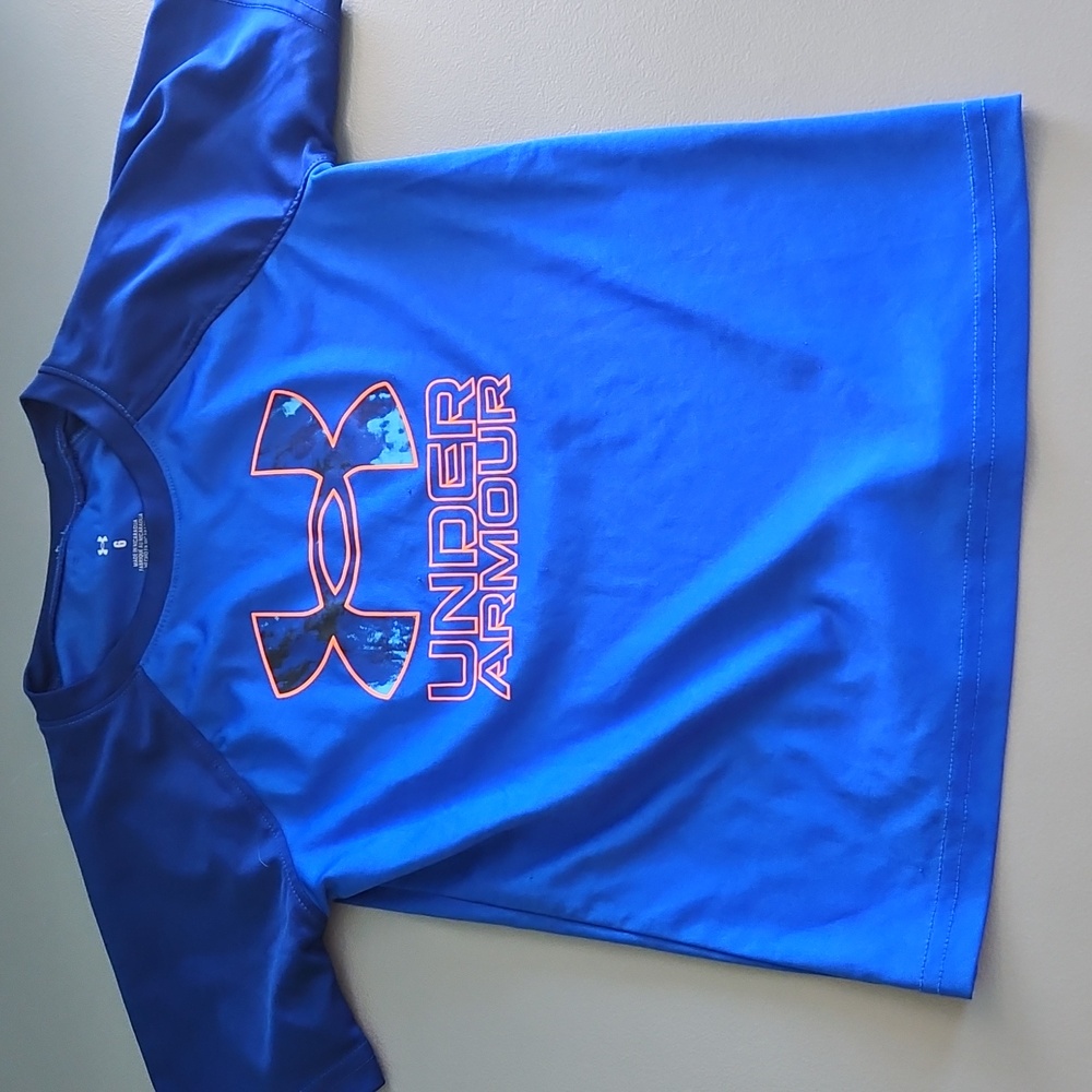 Boys under Armour shirt size 6